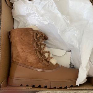 New with tags Sorel snowboots
